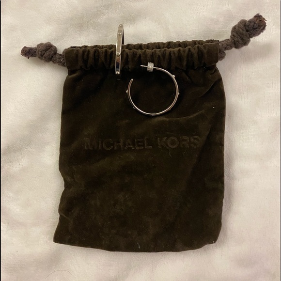 Michael Kors Fashion Hoops - Picture 4 of 5